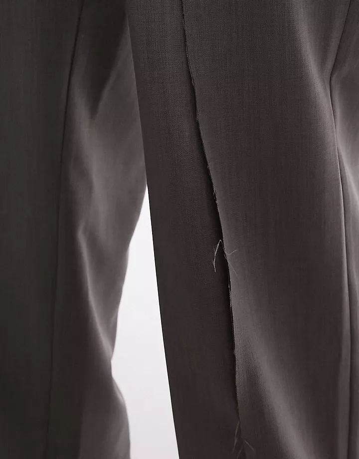 Pantalones gris medio de sastre con diseño deconstruido y detalle de costuras sin rematar de Topshop (parte de un conjunto) Gris medio 0XAIvQgM