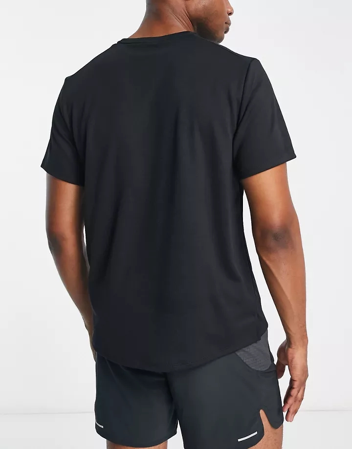 Camiseta negra Miler de Nike Running Negro 3PxG3W3b