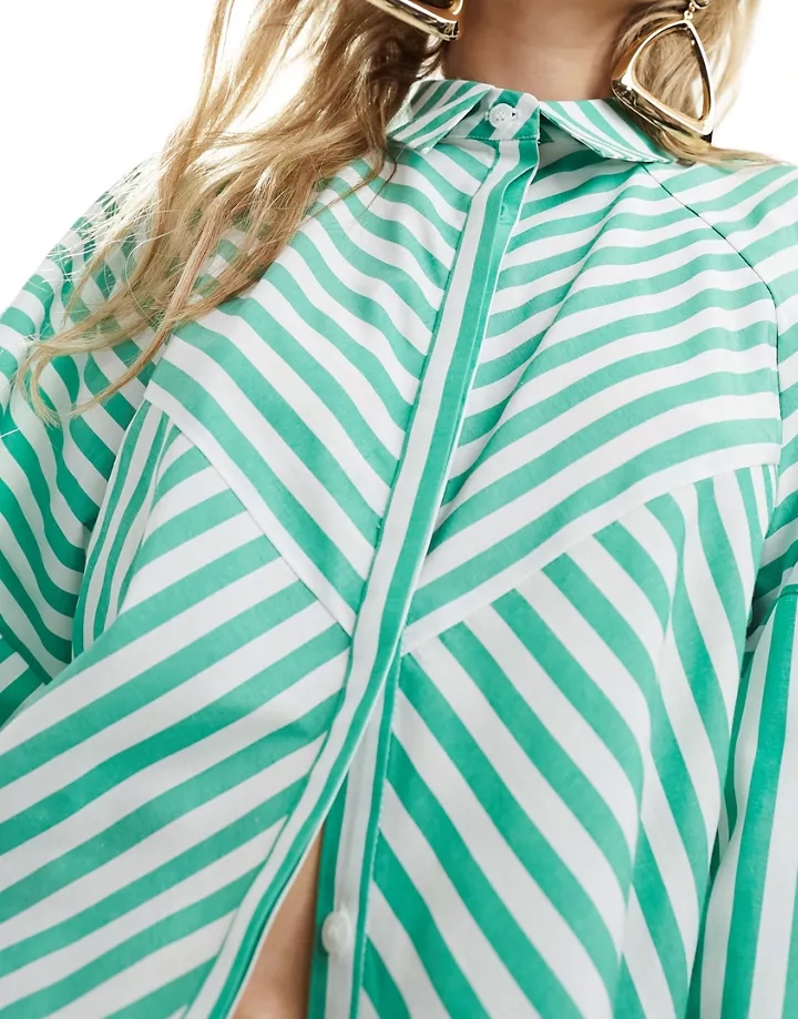Camisa verde a rayas con mangas voluminosas y diseño dividido de DESIGN Rayas verdes 40gRa0Xe