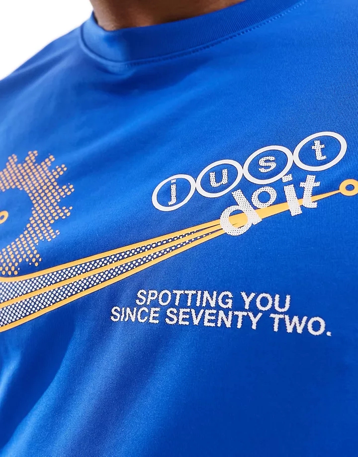 Camiseta azul real con estampado gráfico de Nike Training MBLUE 4PUEkHPH