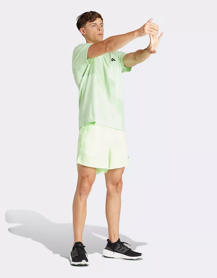 Camiseta verde con estampado gráfico State de adidas Running Verde pálido brillante 4fh51QD0