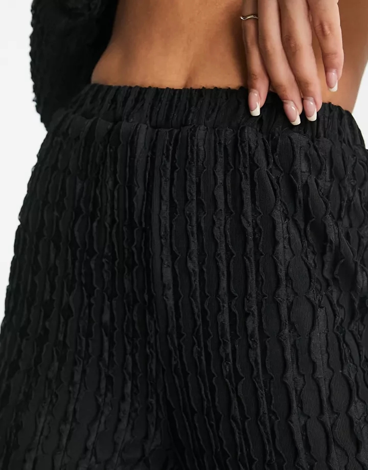 Pantalones negros texturizados de Lola May (parte de un conjunto) Negro 4h98hrOC