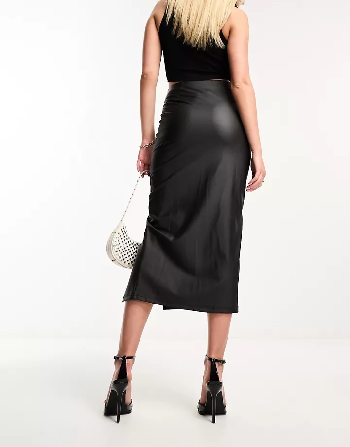 Falda midi negra de poliuretano de DESIGN Negro 4oosiIn3