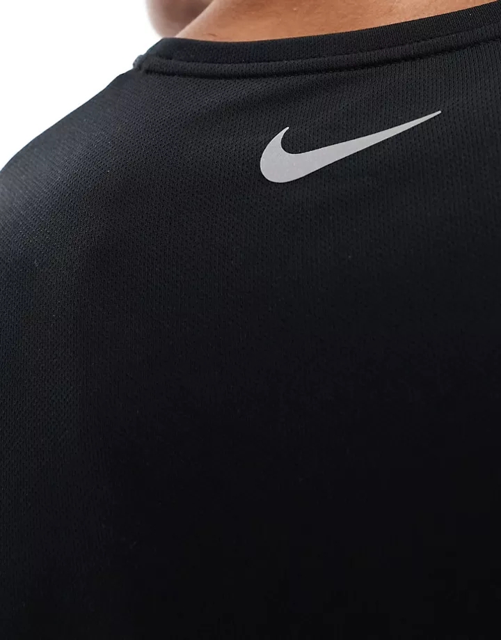 Camiseta negra de manga larga Miler Flash Dri-FIT de Nike Running Negro 555HJ2QL