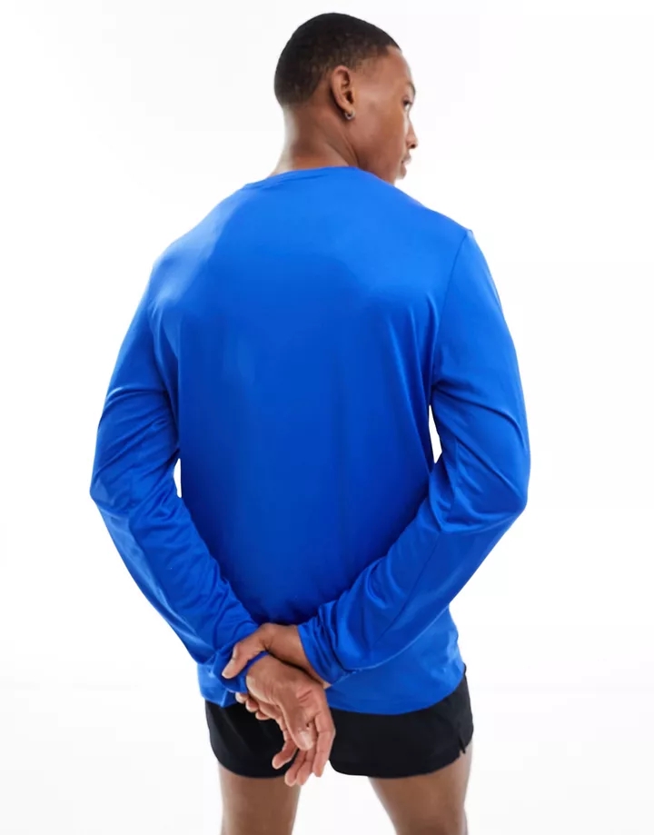 Camiseta azul de manga larga con logo en el pecho Dri-FIT de Nike Training Azul medio 6avowZRQ