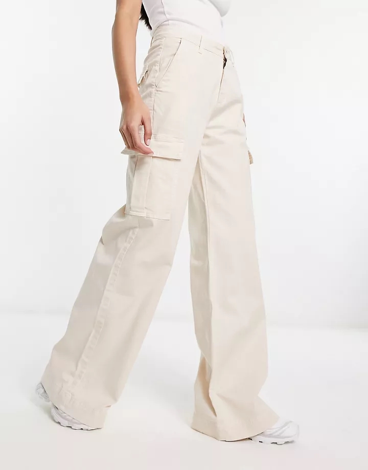 Pantalones cargo color crema de pernera ancha y talle alto de sarga de Urban Classics Arena blanca 86NS3srL