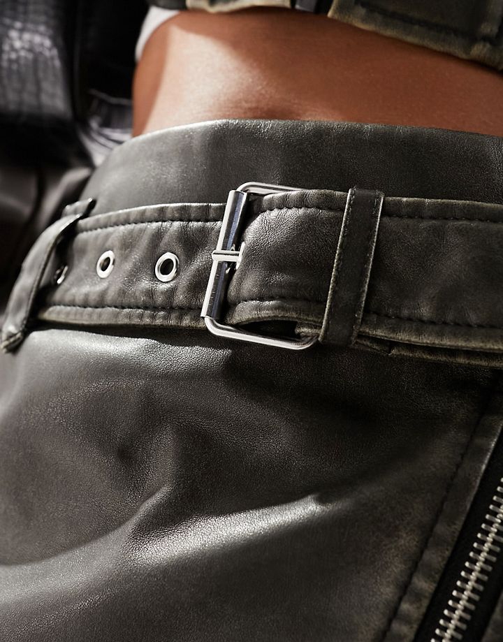 Minifalda negro lavado con detalle de cinturón de cuero sintético de Only Negro desgastado 8vcHvHh4