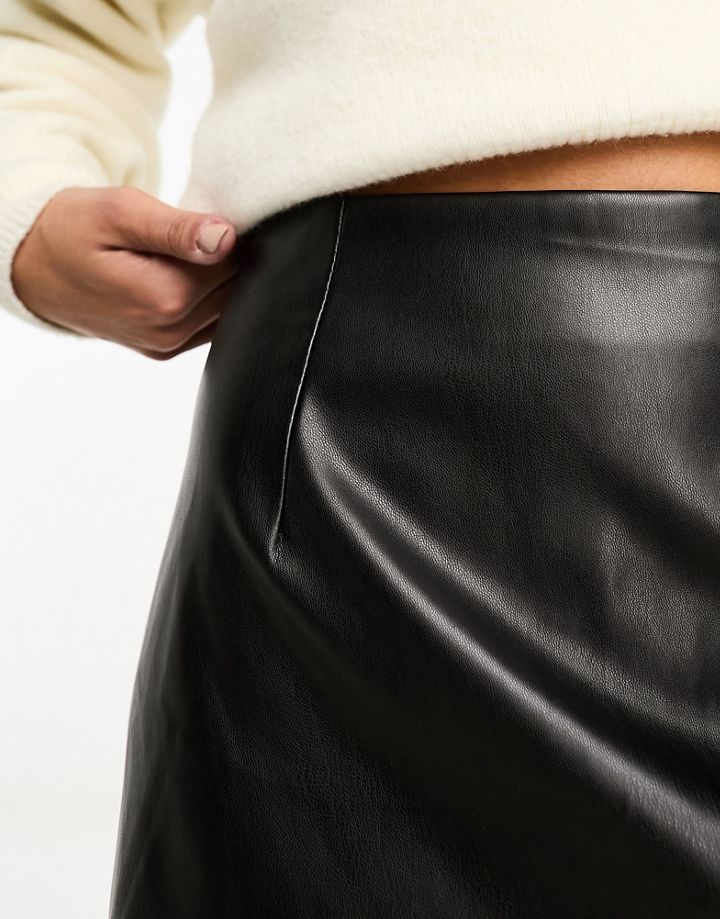Minifalda negra con bajo redondeado de cuero sintético de DESIGN Negro 8xLsY0Ew