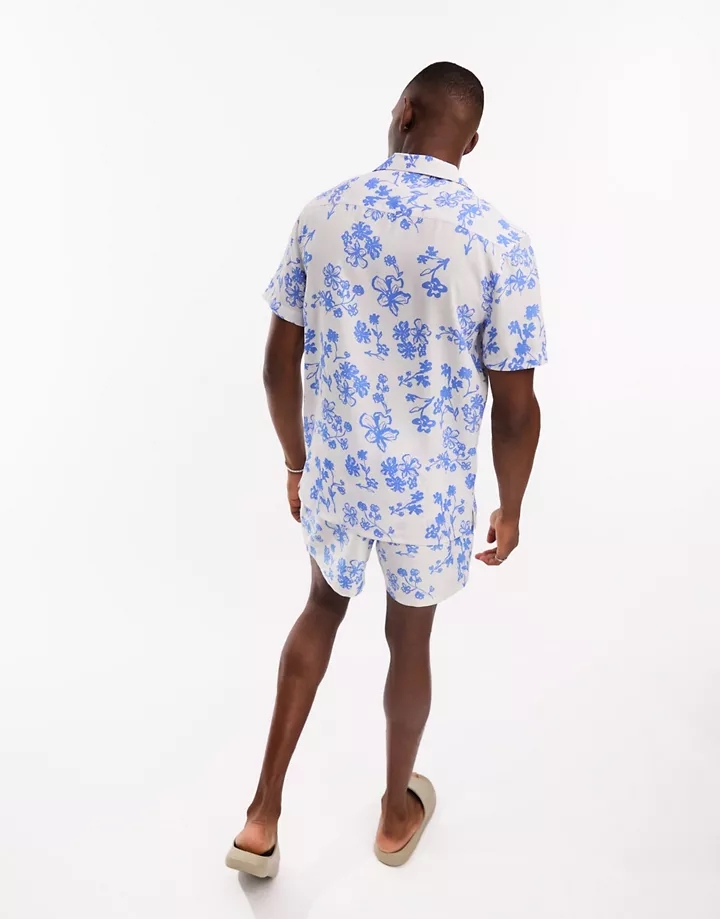 Camisa azul con estampado floral dibujado y solapas de DESIGN (parte de un conjunto) Blanco BA9cJDSy