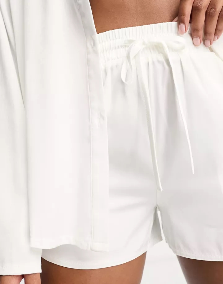 Pantalones cortos playeros blancos de satén de 4th & Reckless (parte de un conjunto) Blanco aBcsIQBG