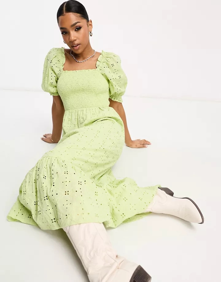 Vestido largo verde escalonado con diseño fruncido de Miss Selfridge Verde aVCNAxla